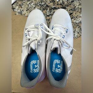 FootJoy men’s 9.5 golf shoe- new no box